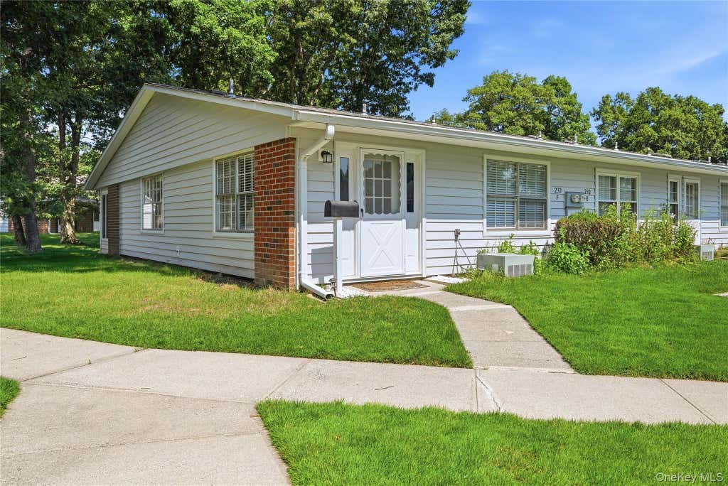 Photo of 232 Blackpool Court #F, Ridge, NY 11961 (MLS # 1033530)