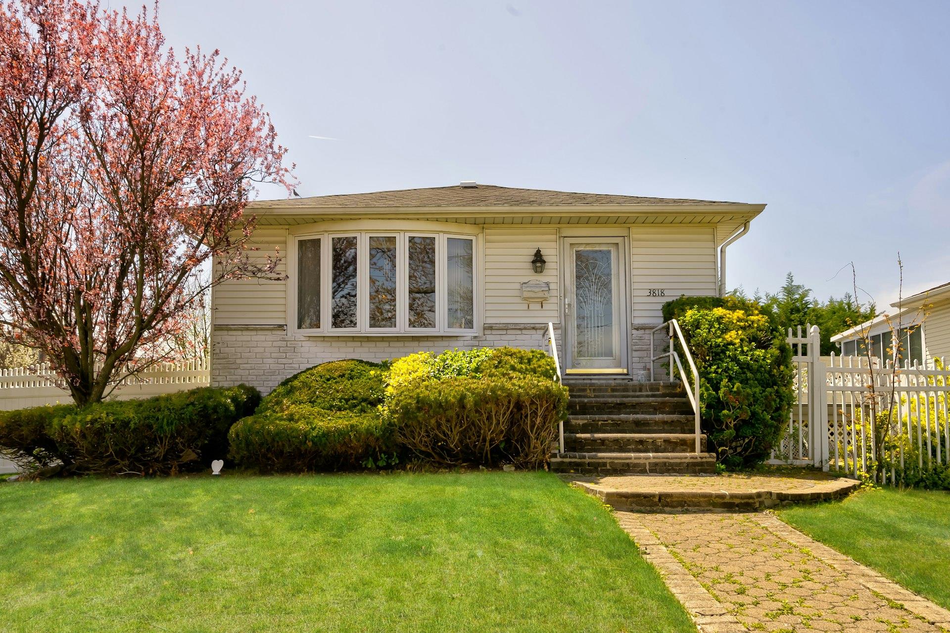 3818 Harbor Boulevard, Seaford, New York image 1