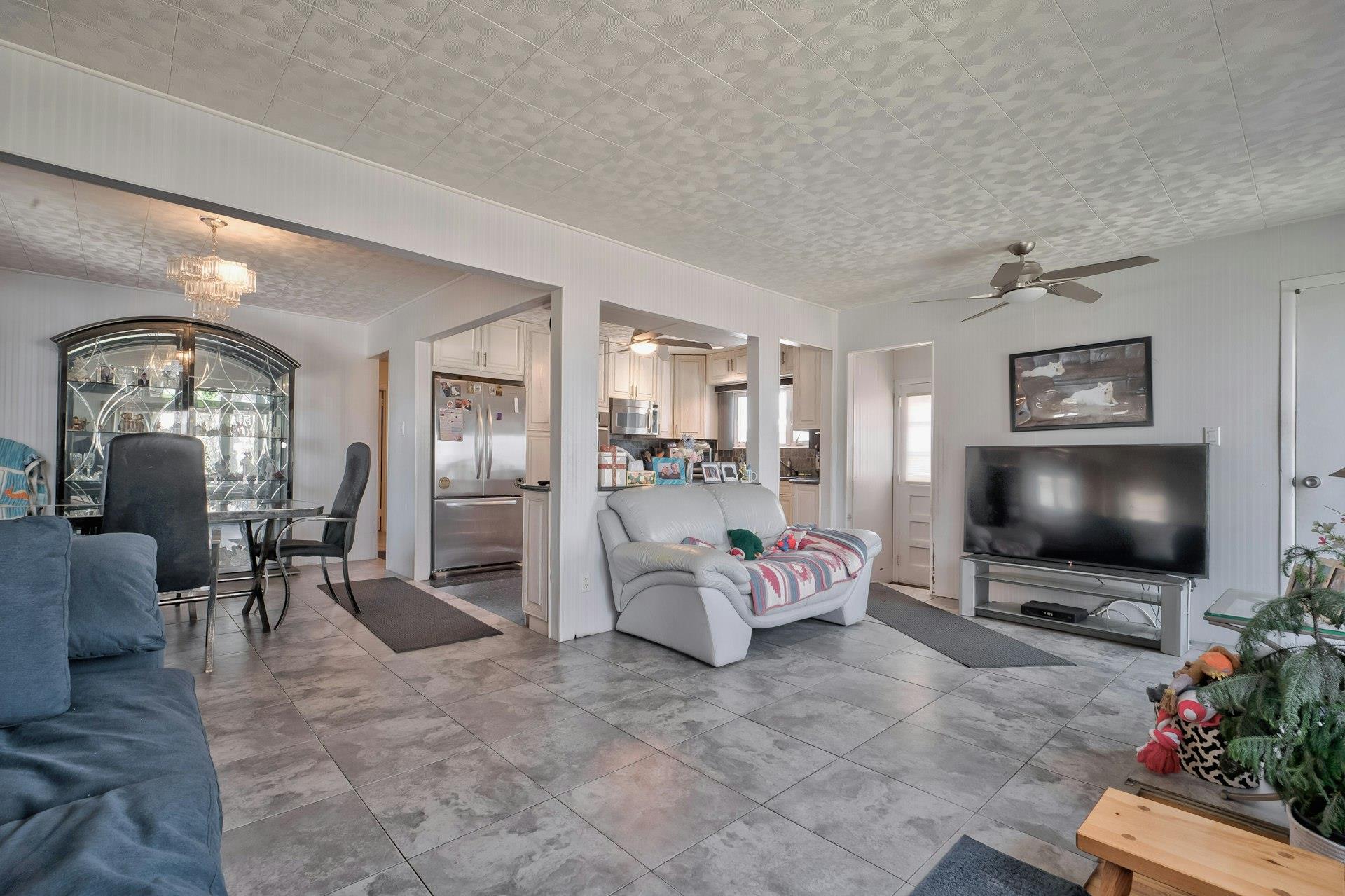 3818 Harbor Boulevard, Seaford, New York image 14