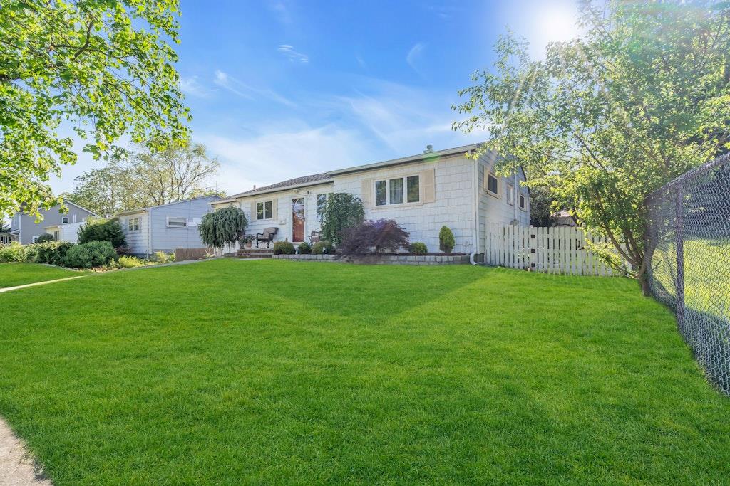 17 Gerhard Road, Plainview, New York image 2