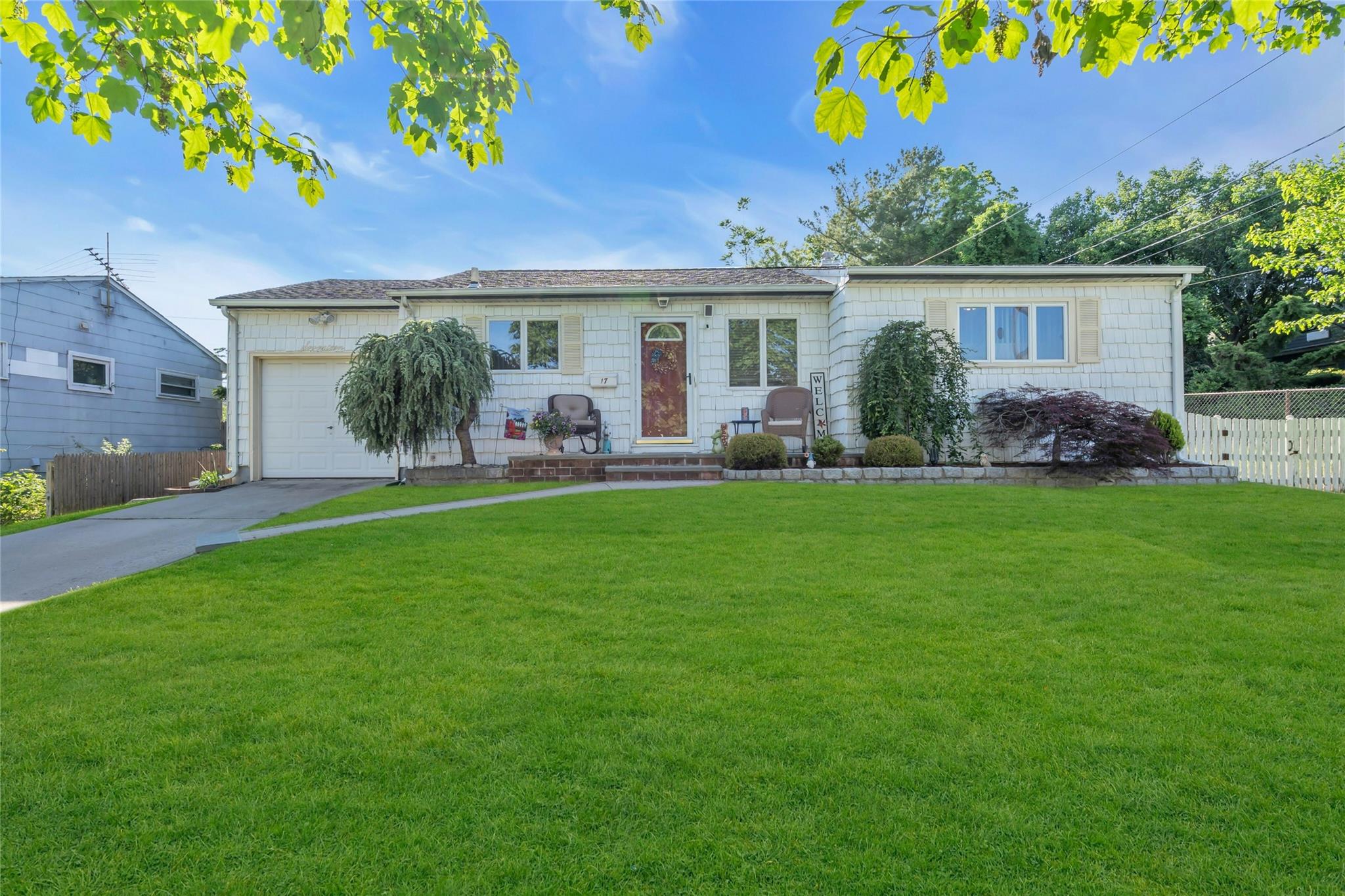 17 Gerhard Road, Plainview, New York image 1