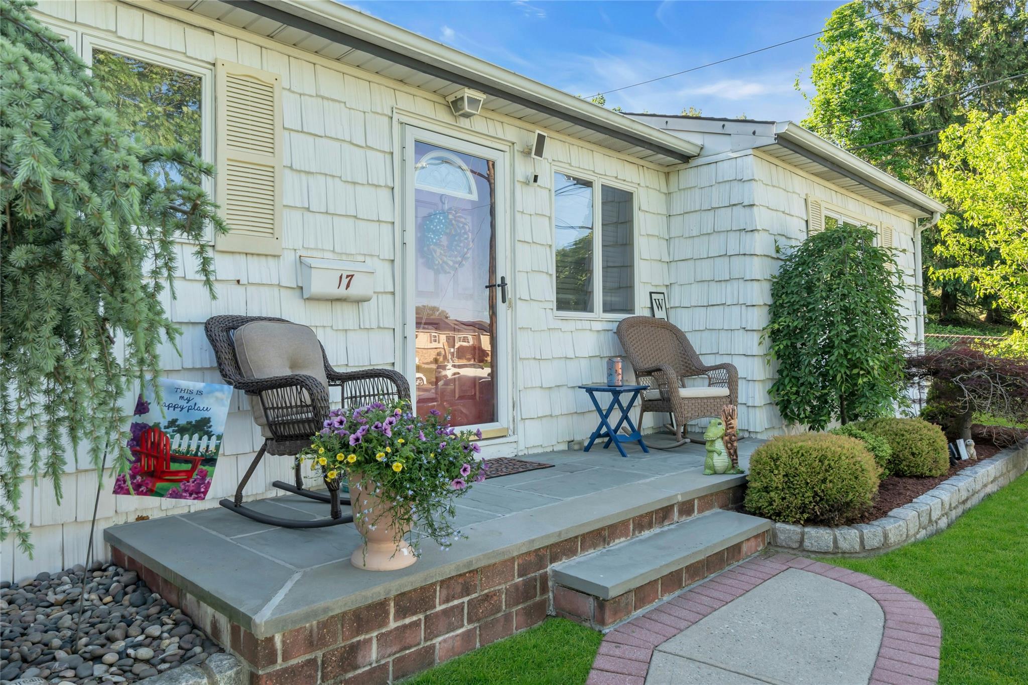 17 Gerhard Road, Plainview, New York image 3