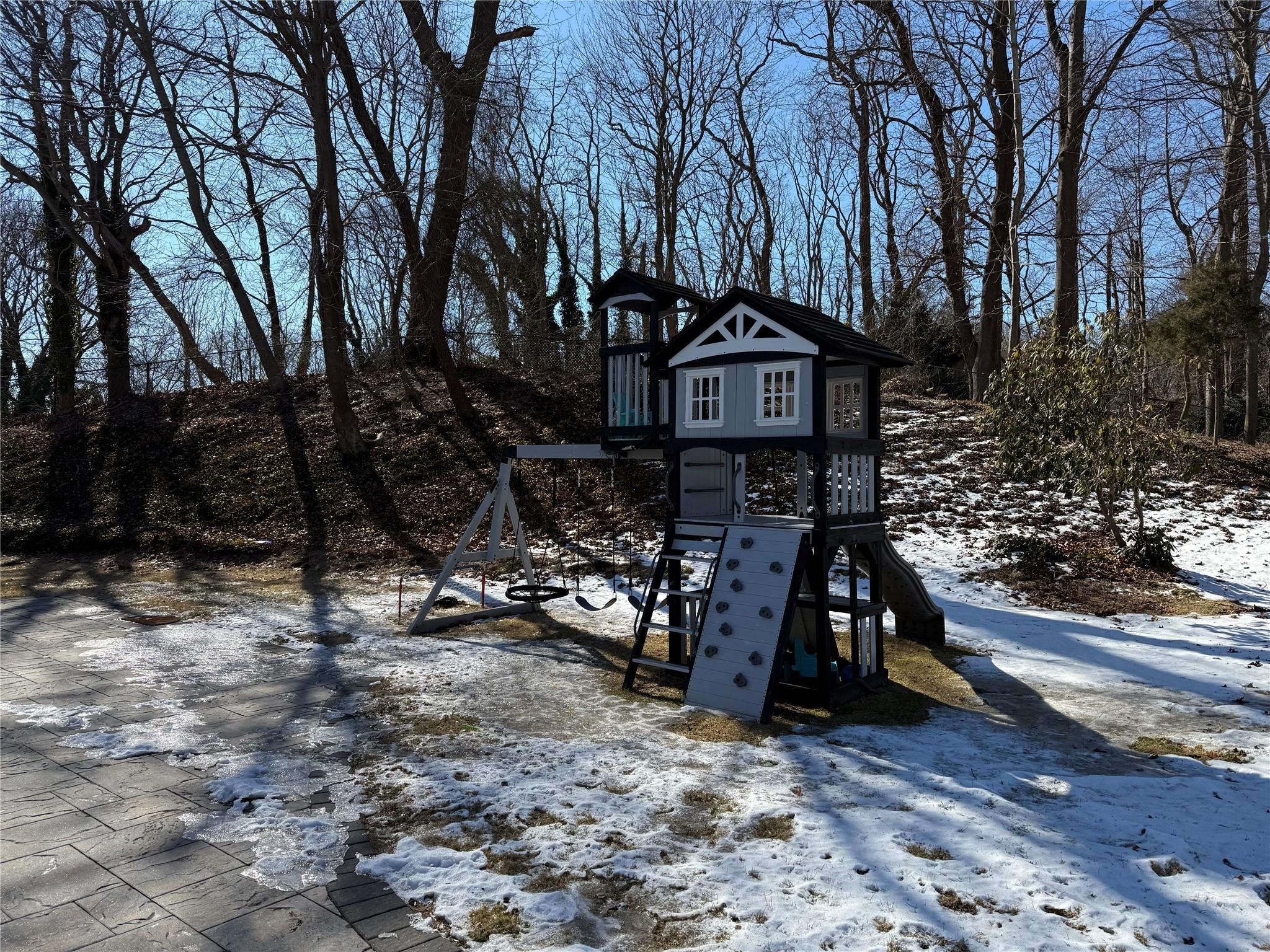 15 Fresh Pond Road, North Port, New York image 4