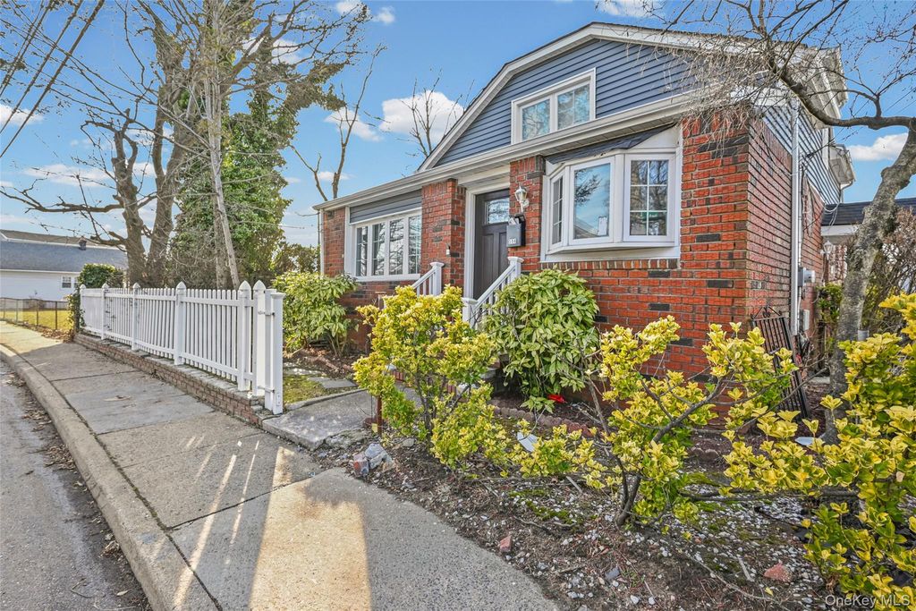 Photo of 594 Meacham Avenue, Elmont, NY 11003 (MLS # 954212)