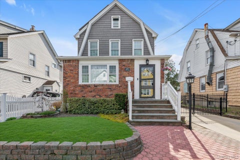 Homes For Sale - 17 Everett Street<br/> Lynbrook, NY 11563