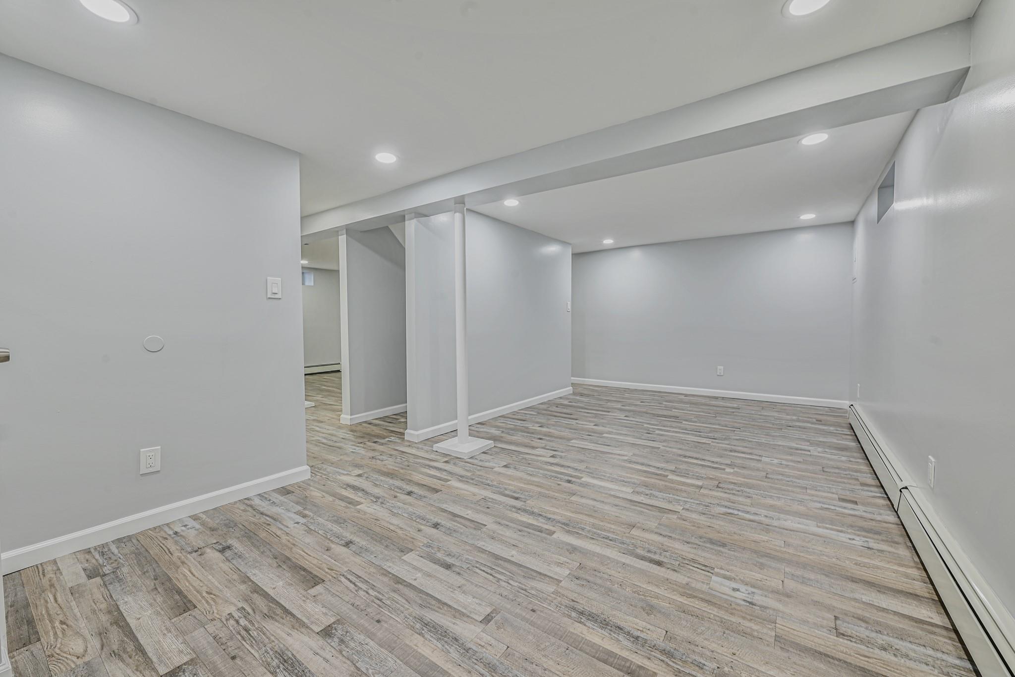 406 Howells Road, Bay Shore, New York image 27