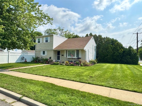 Photo of 2327 Penatiquit Avenue, Seaford, NY 11783 (MLS # 1029541)