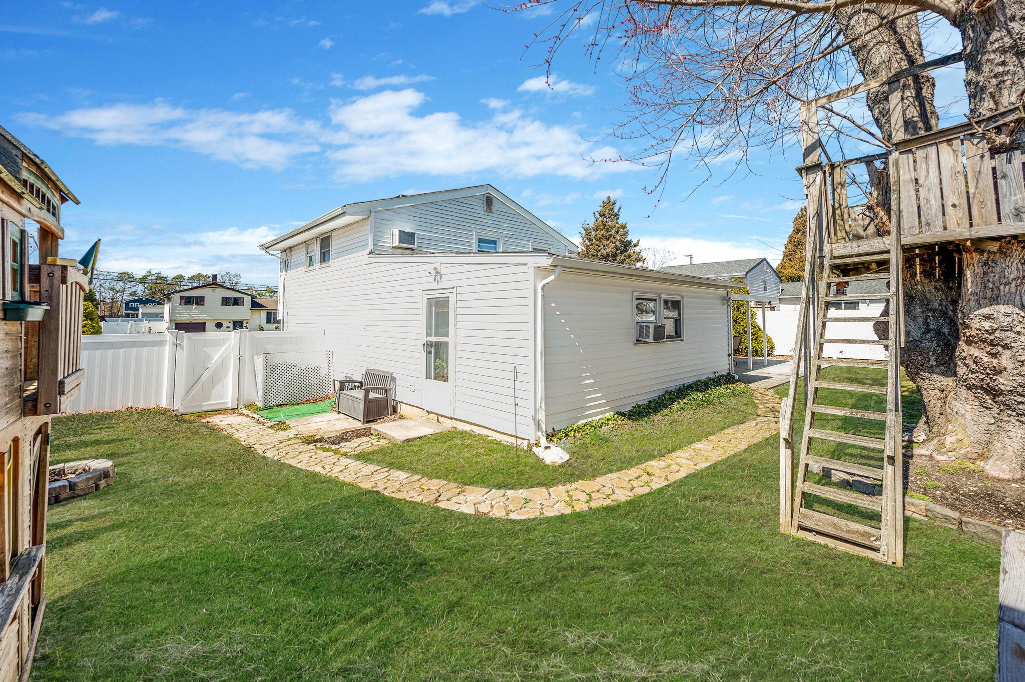 3011 Acorn Avenue, Medford, New York image 20