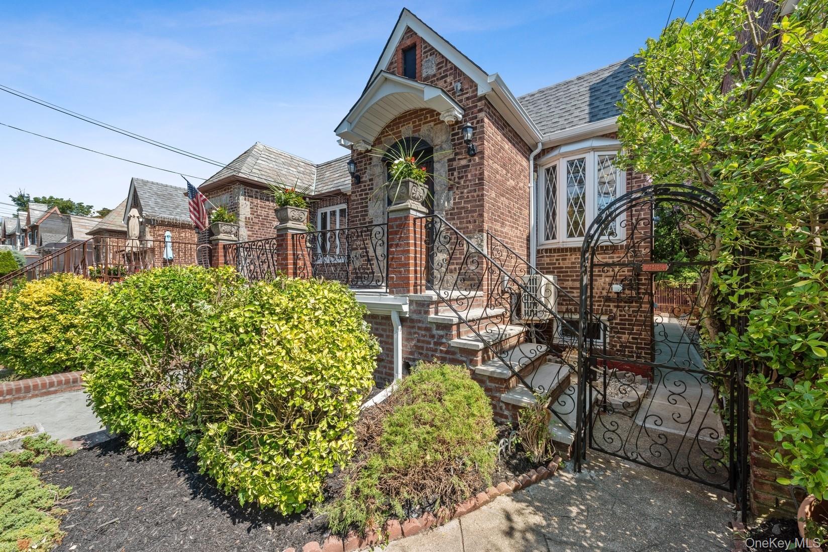 64-23 Alderton Street PH