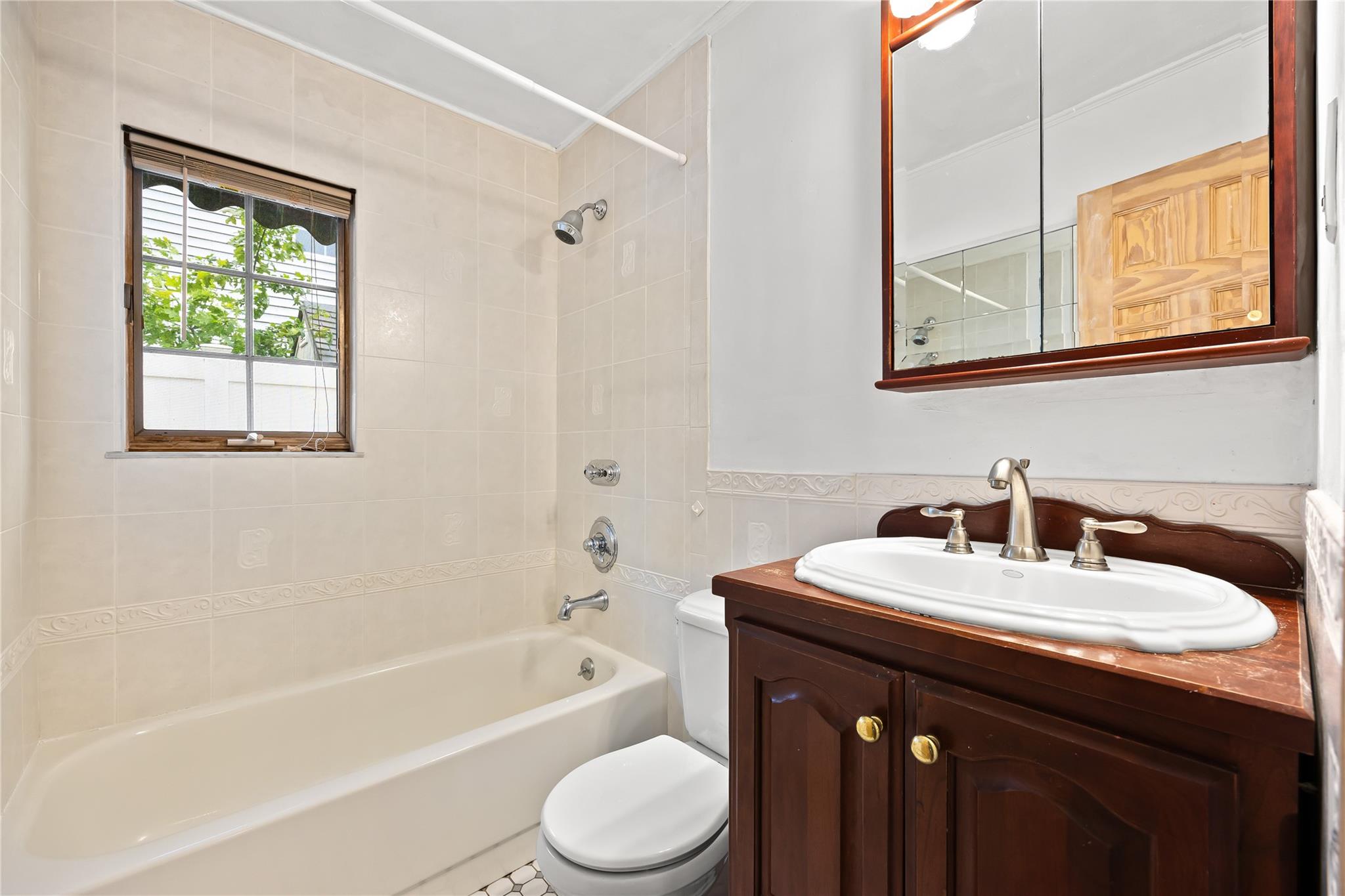 21 Arizona Avenue, Syosset, New York image 13