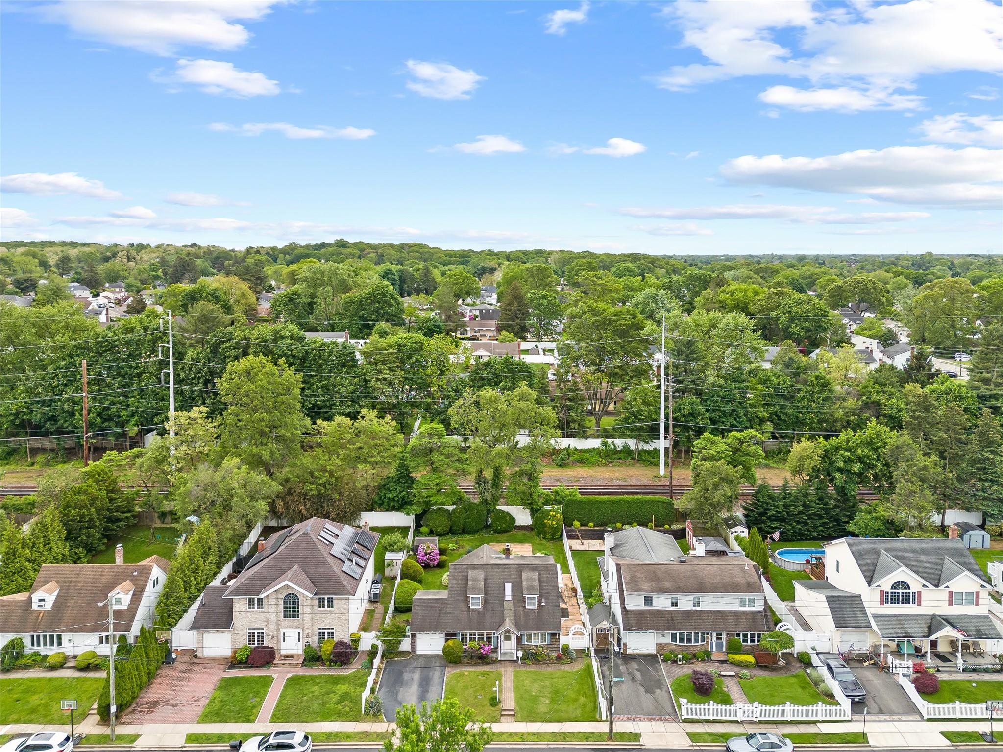 21 Arizona Avenue, Syosset, New York image 3