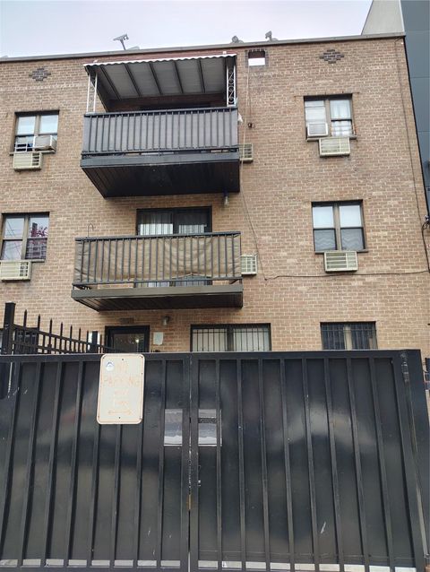 5609 Van Cleef Street Corona NY 11368