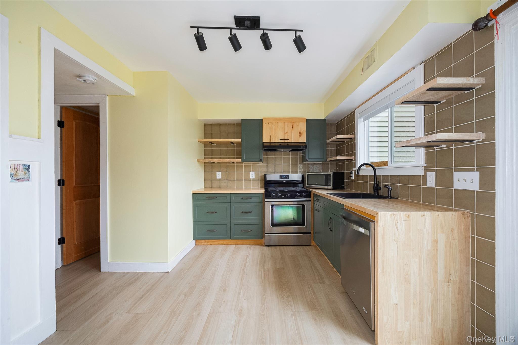 8 Sunny Brook Circle