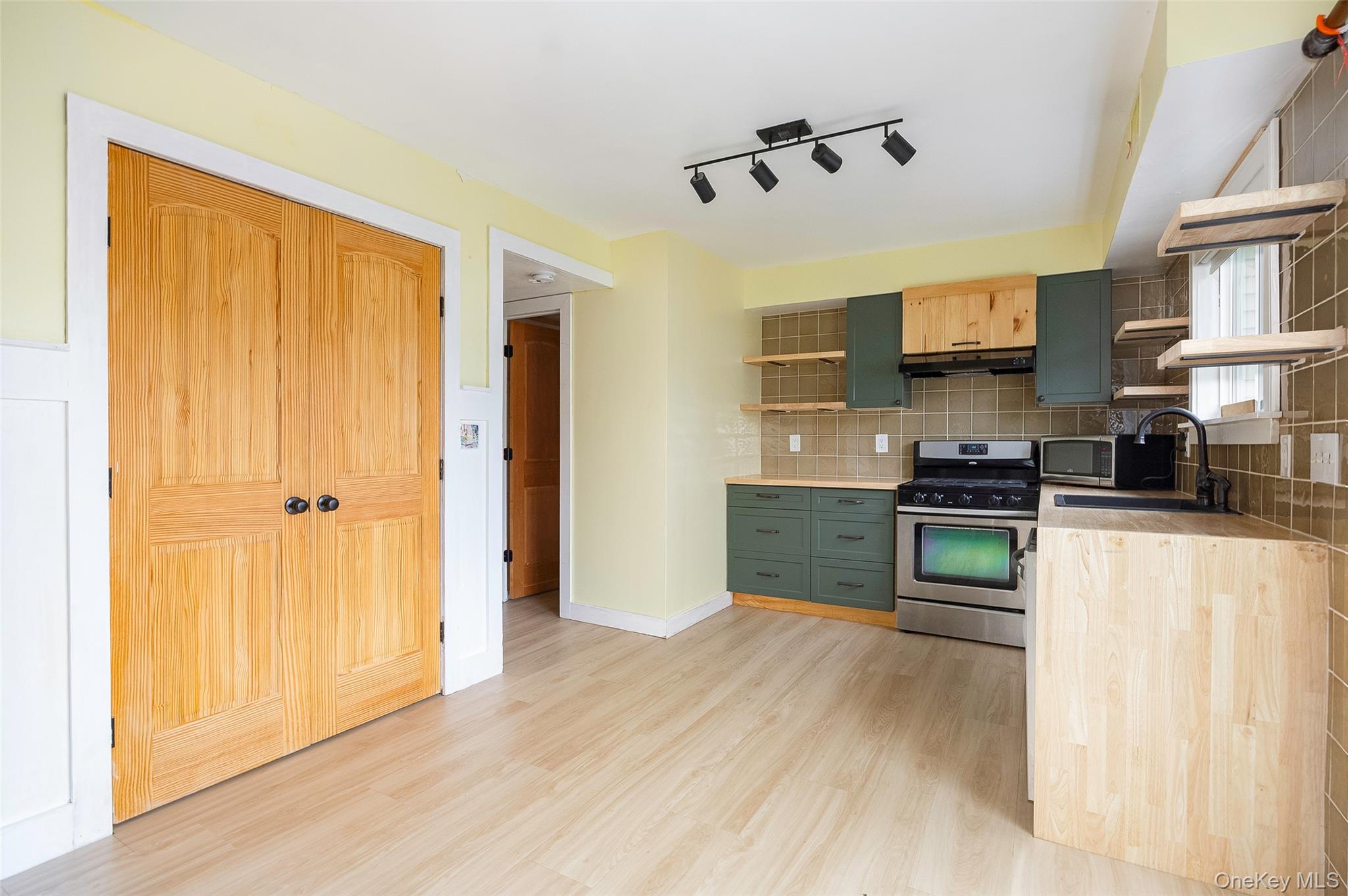 8 Sunny Brook Circle