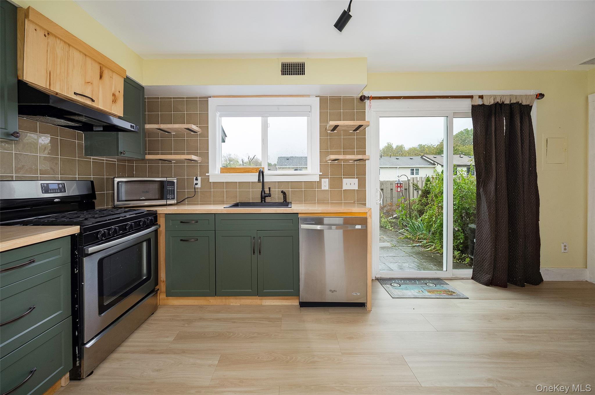 8 Sunny Brook Circle