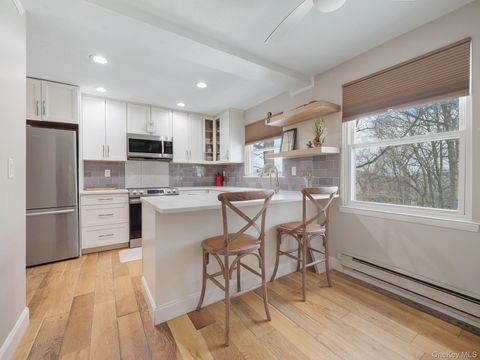 Photo of 552 Sierra Vista Lane, Valley Cottage, NY 10989 (MLS # 954452)