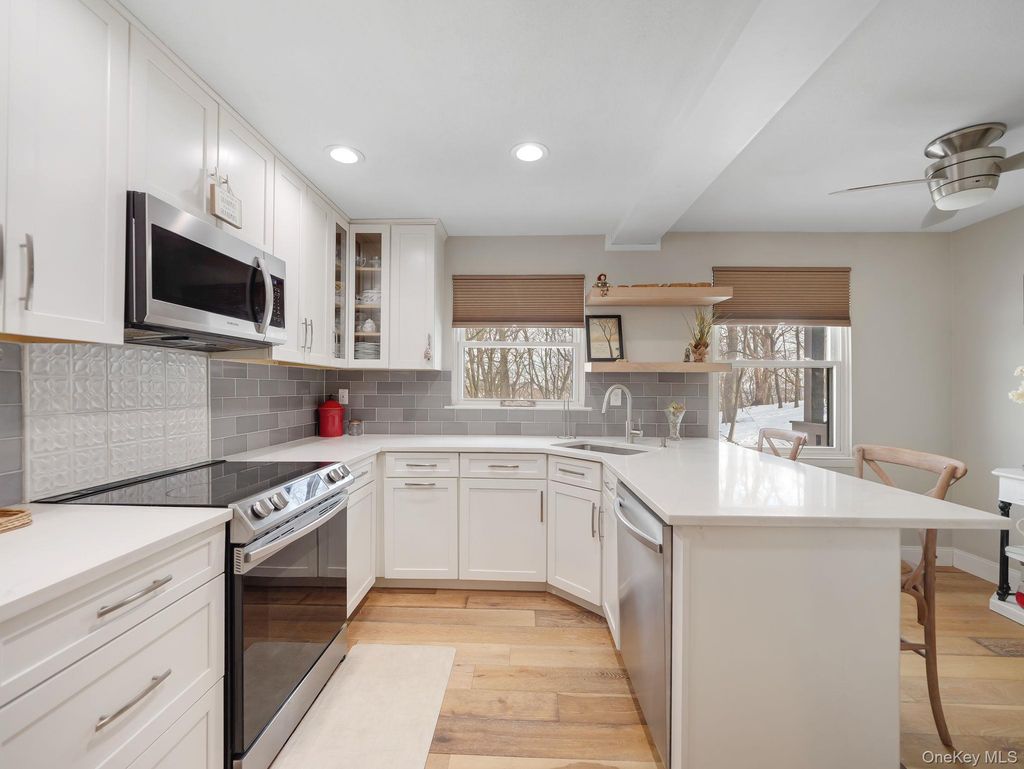 Photo of 552 Sierra Vista Lane, Valley Cottage, NY 10989 (MLS # 954452)