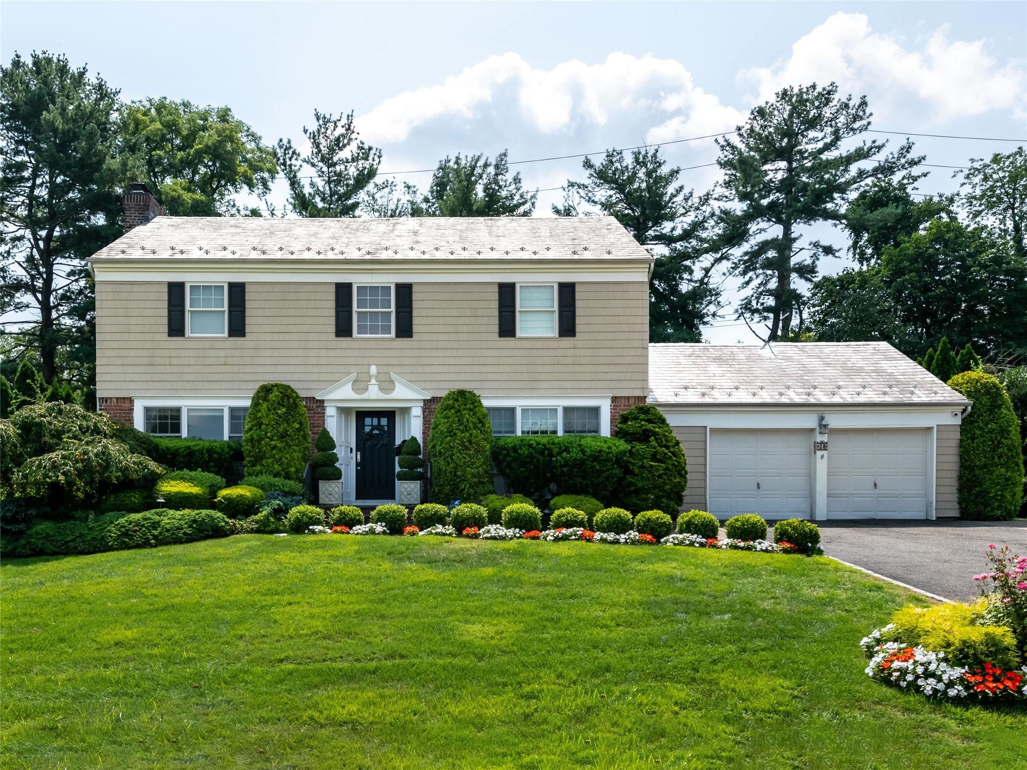 28 Sully Drive, Manhasset, New York image 1