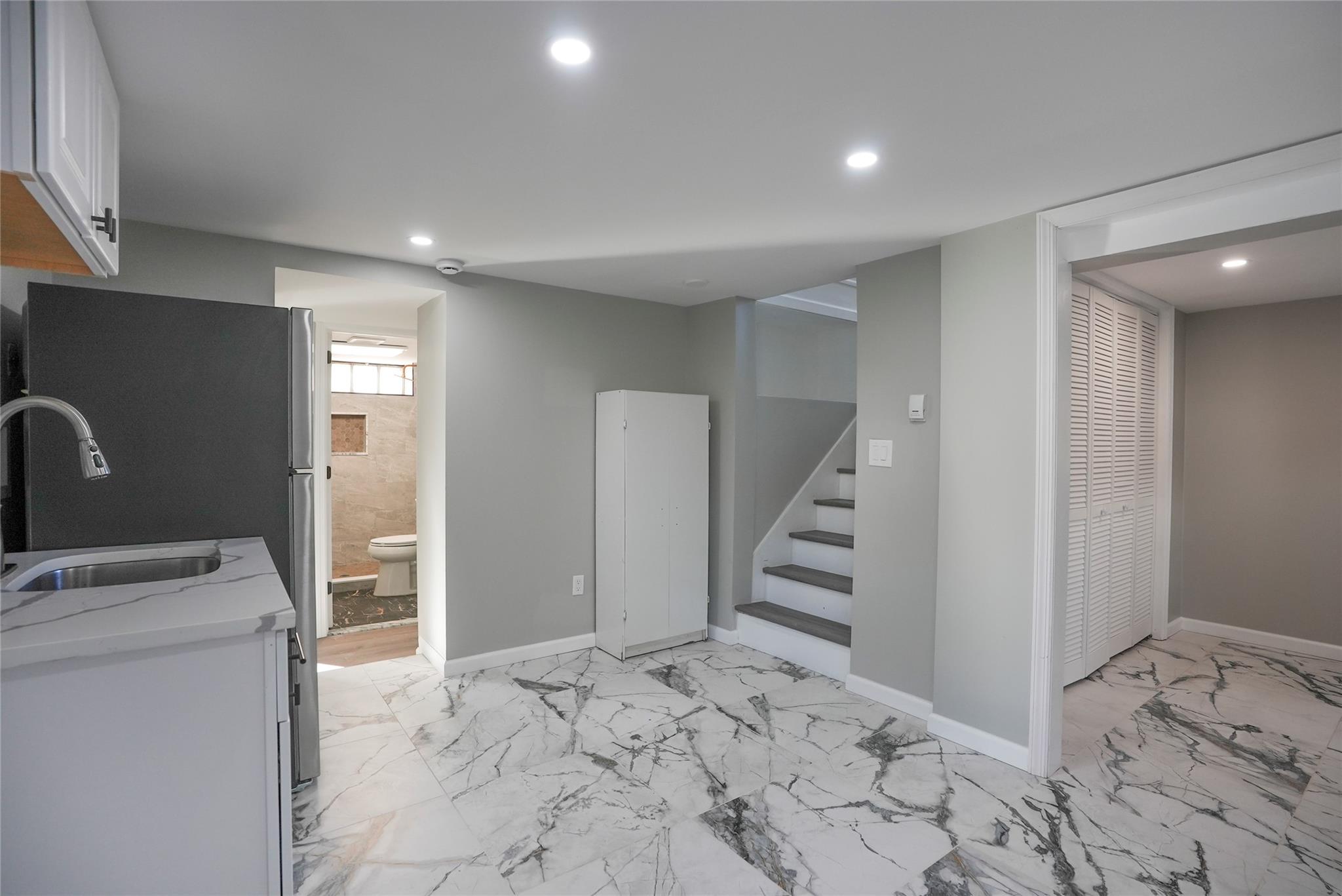 68 N Road, White Plains, New York image 15