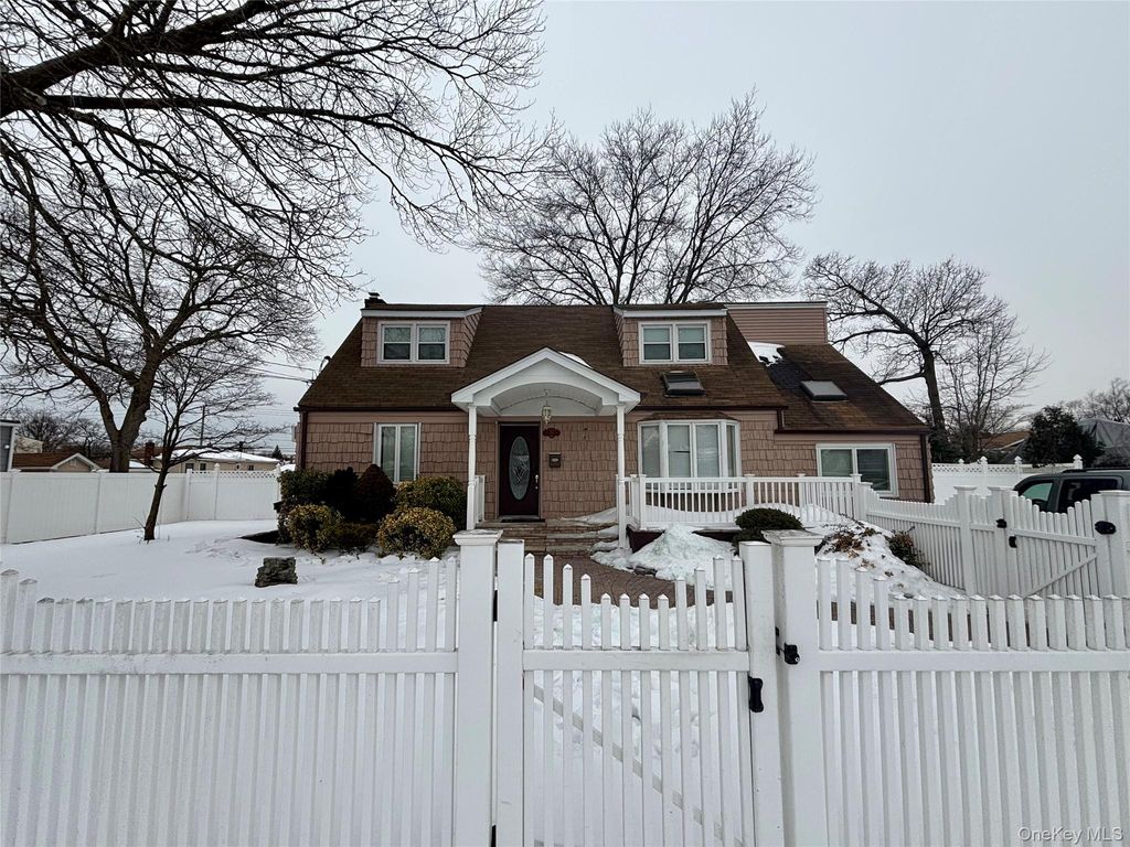 Photo of 361 S 16th Street, Lindenhurst, NY 11757 (MLS # 960523)