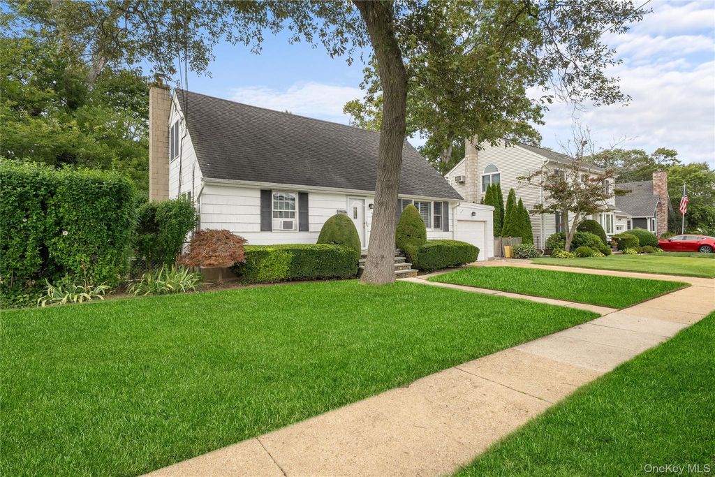 Photo of 94 Charles Avenue, Massapequa Park, NY 11762 (MLS # 921776)