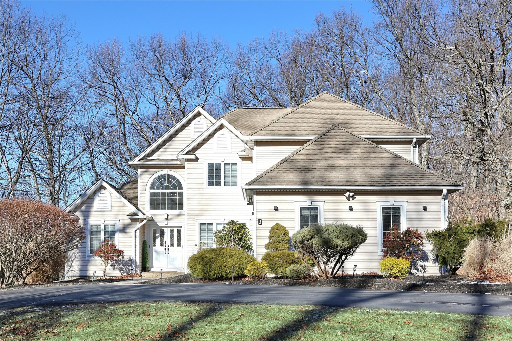 3 Ethan Allen Drive, Suffern, New York image 1