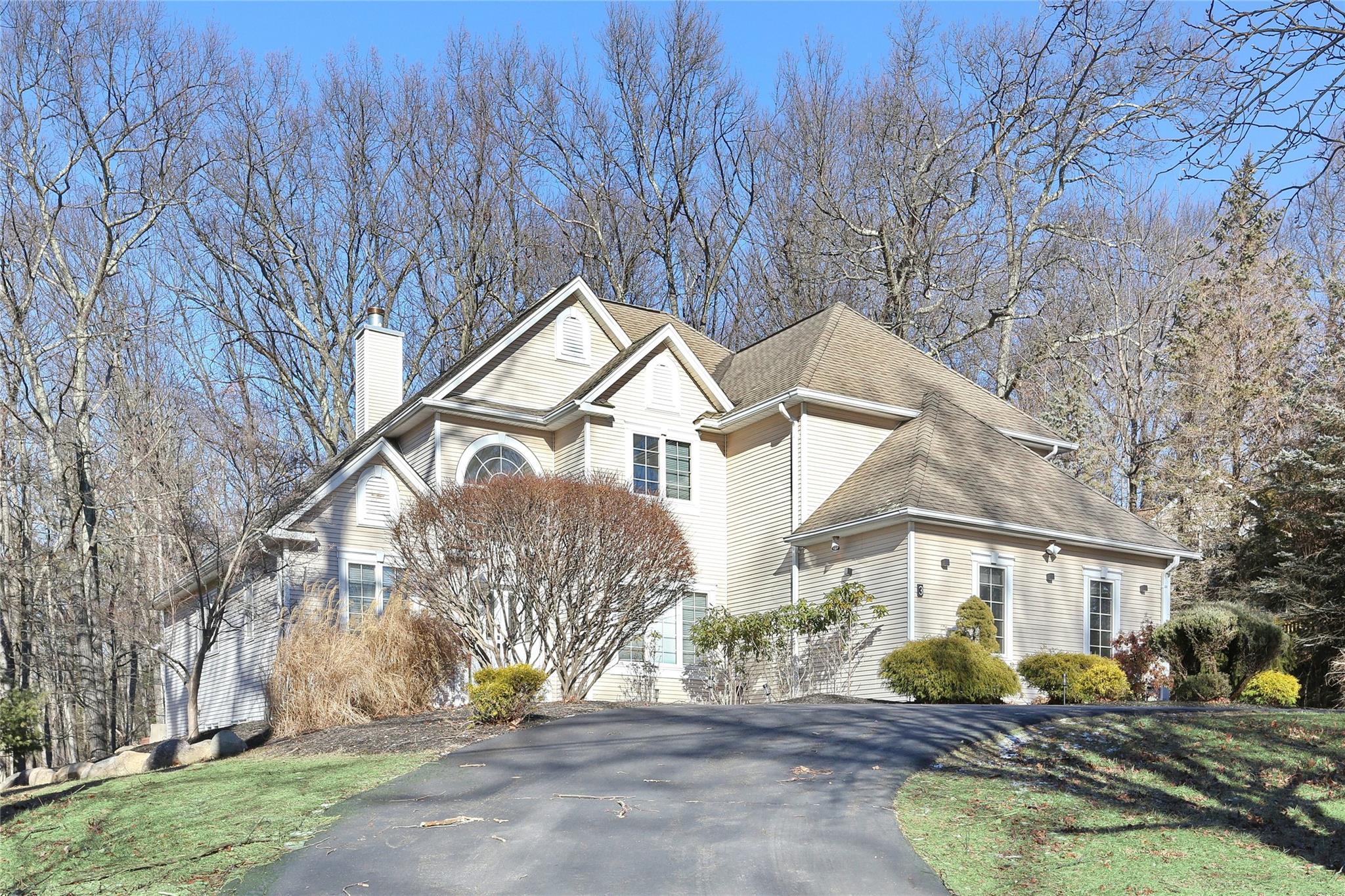 3 Ethan Allen Drive, Suffern, New York image 2