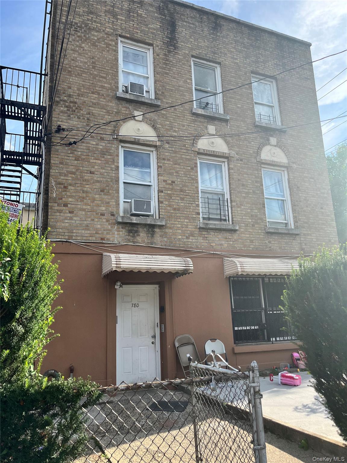 780 Bartholdi Street