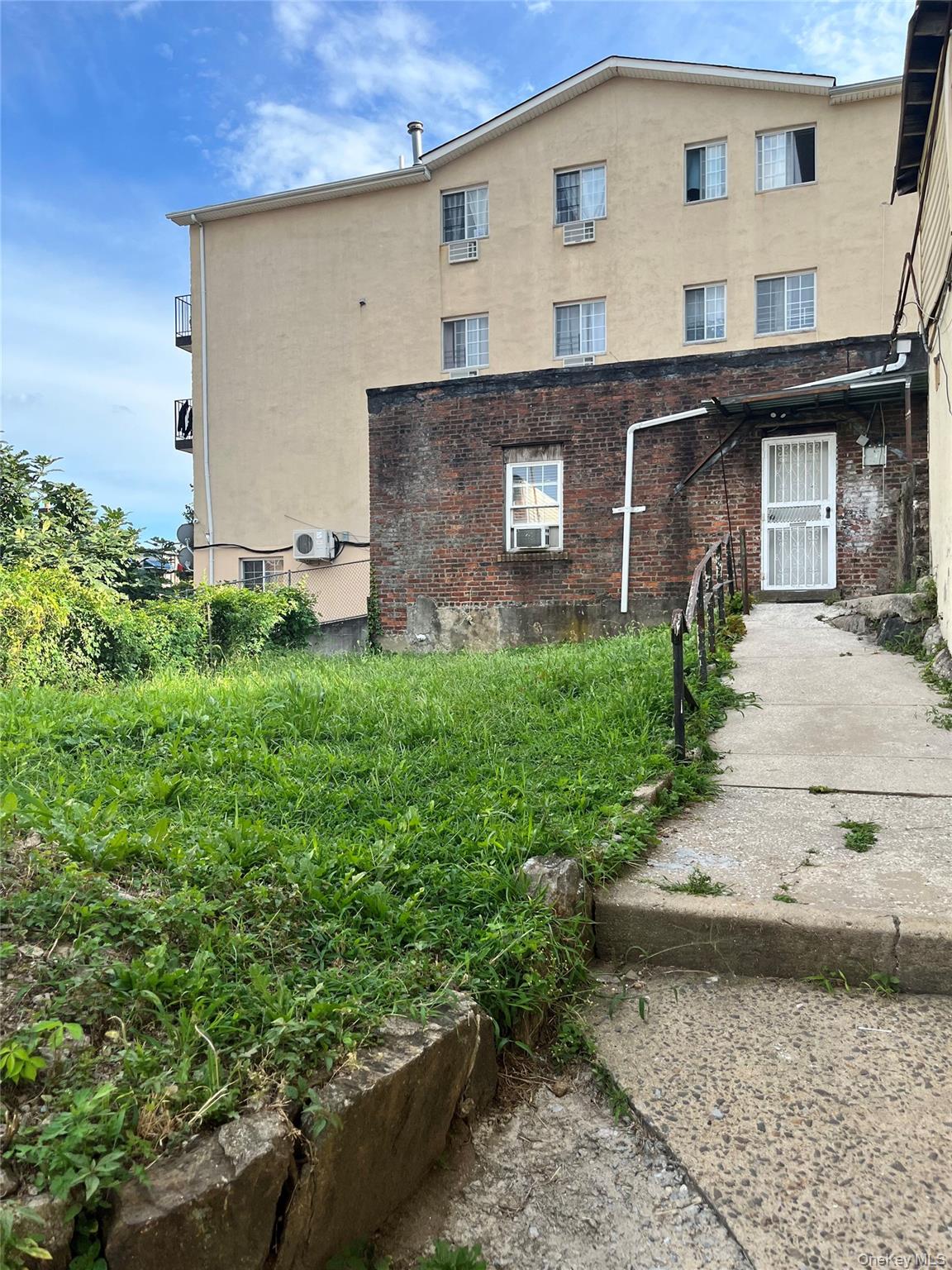 780 Bartholdi Street