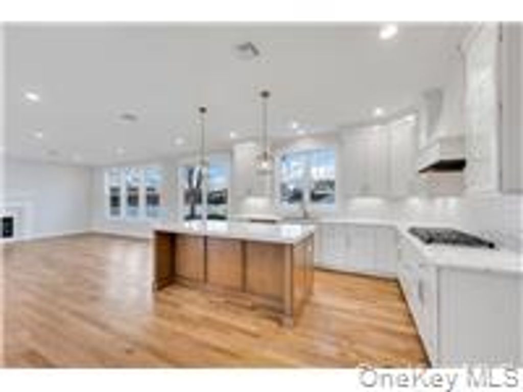 Photo of 87 West Avenue, Hicksville, NY 11801 (MLS # 978770)