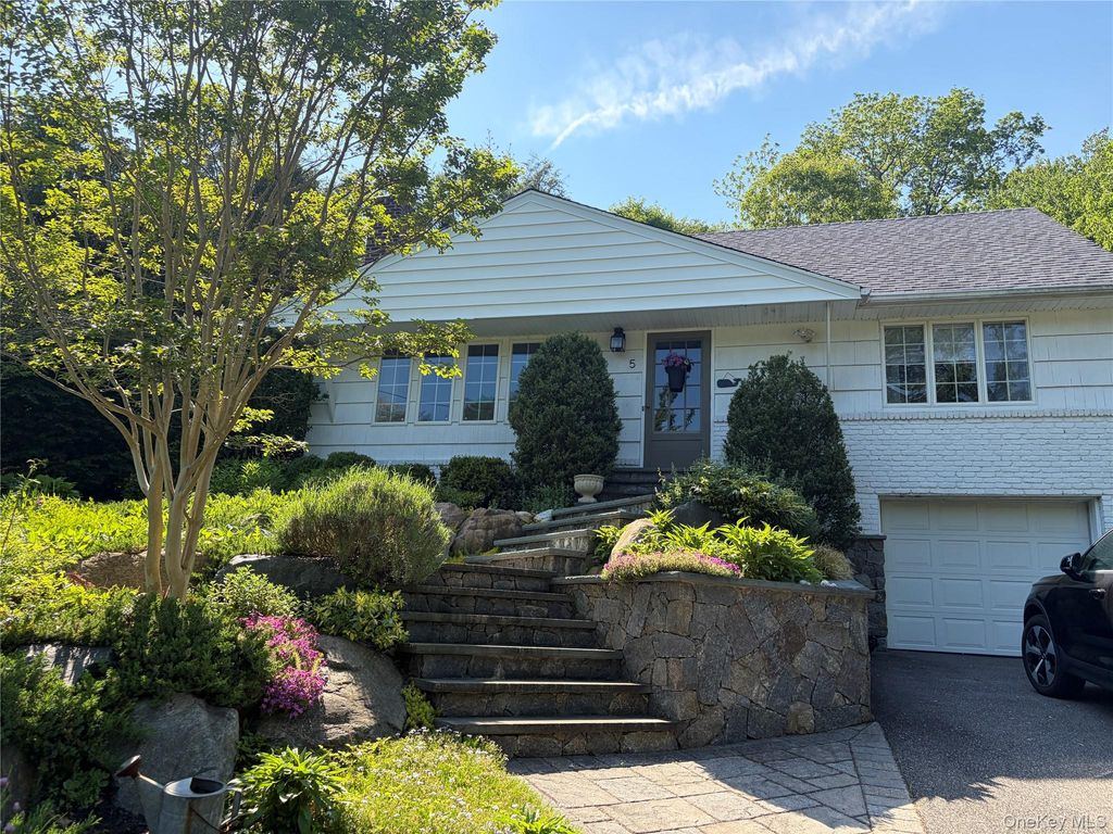 Photo of 5 Gaines Place, Huntington, NY 11743 (MLS # 1002175)