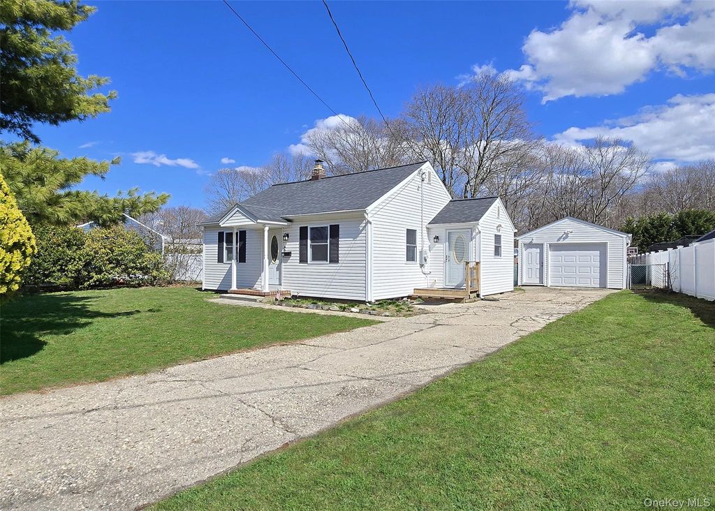 Photo of 393 McConnell Avenue, Bayport, NY 11705 (MLS # 982298)