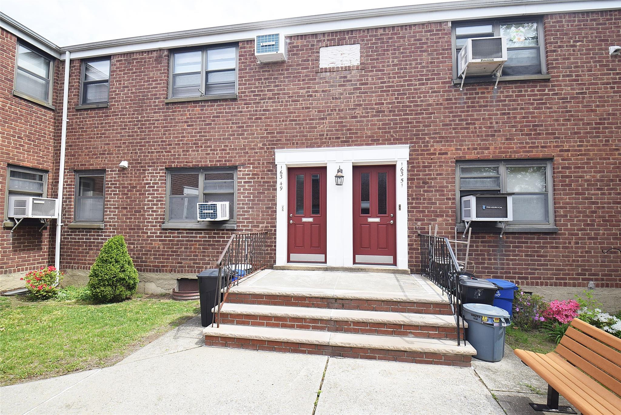 Property for Sale at Willets Pt Boulevard Unit 5-167, Whitestone, Queens, NY - Bedrooms: 1 
Bathrooms: 1 
Rooms: 3  - $210,000
