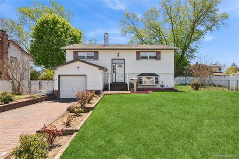 Homes For Sale - 6 Clarke Street<br/> Brentwood, NY 11717