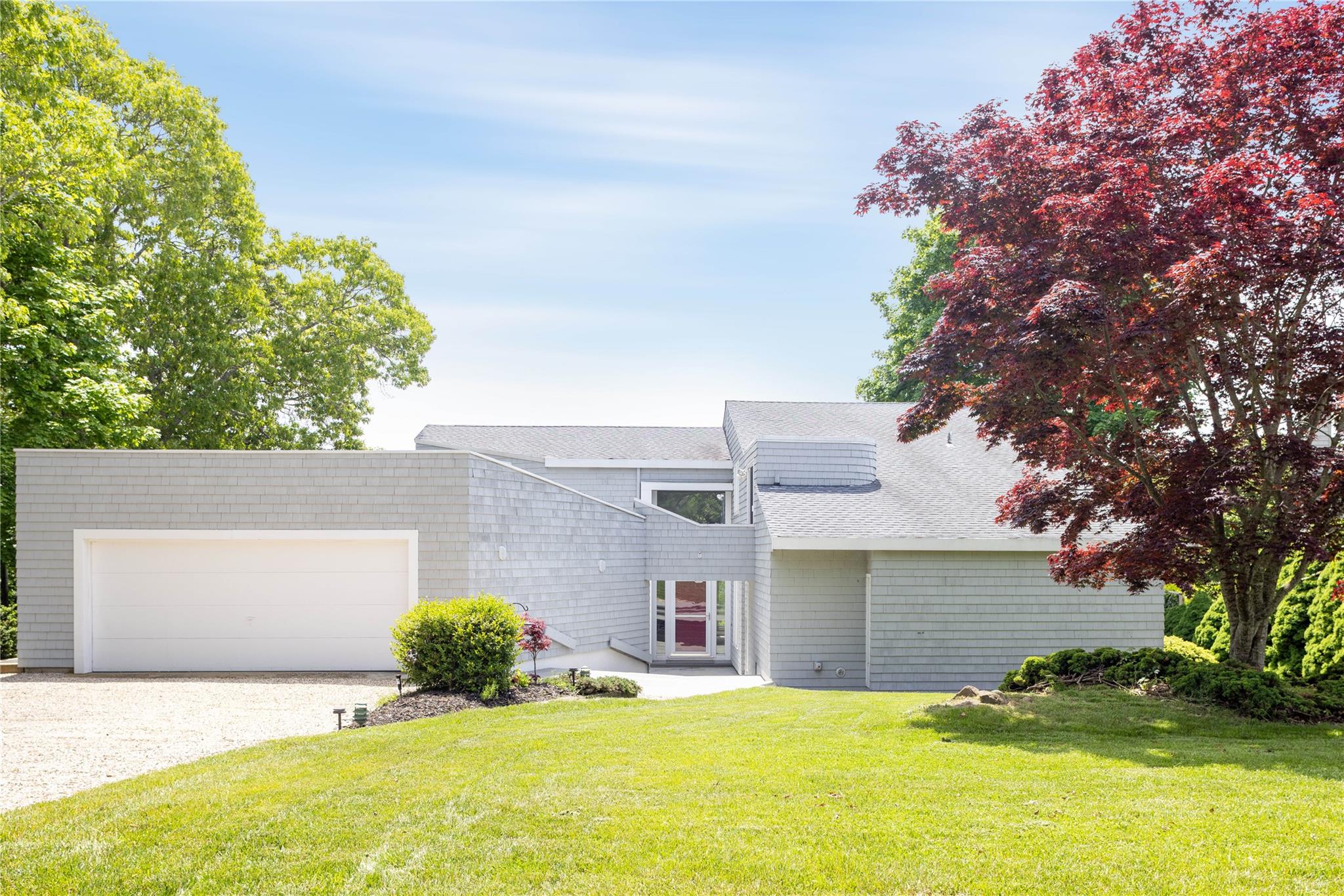 Bay View Drive, Hampton Bays, Hamptons, NY - 4 Bedrooms  
3 Bathrooms - 