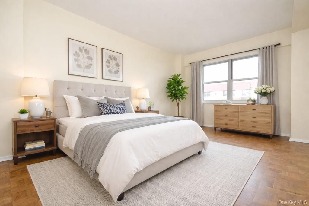 Photo of 240 Garth Road #7J2, Scarsdale, NY 10583 (MLS # 985740)