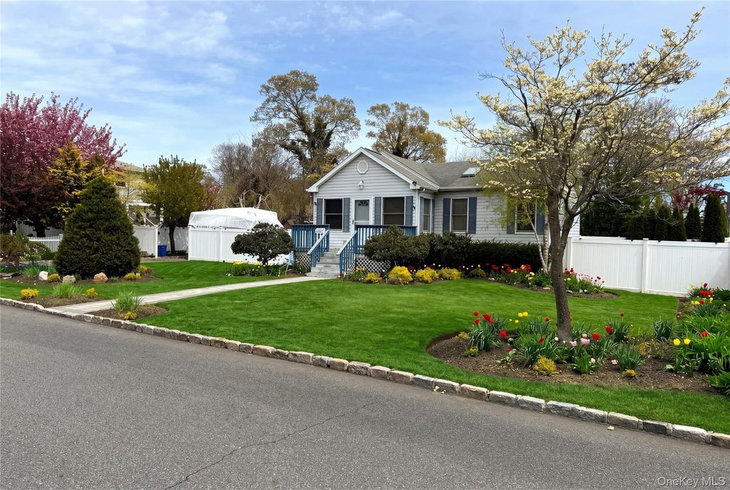 Photo of 174 Trouville Road, Copiague, NY 11726 (MLS # 992464)