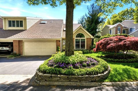 Condo For Sale - 31 Willow Ridge Drive<br/> Smithtown, NY 11787