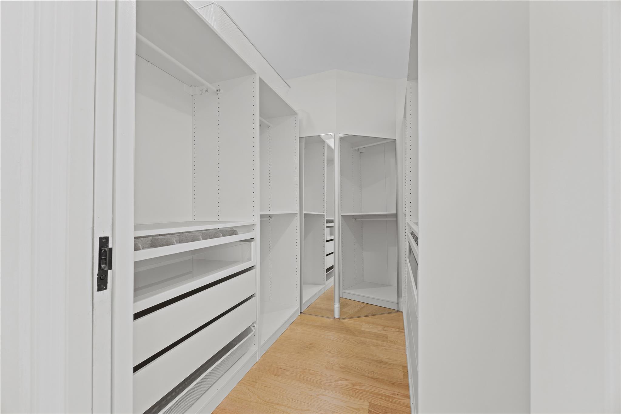 48 N Moore Street, New Hyde Park, New York image 34
