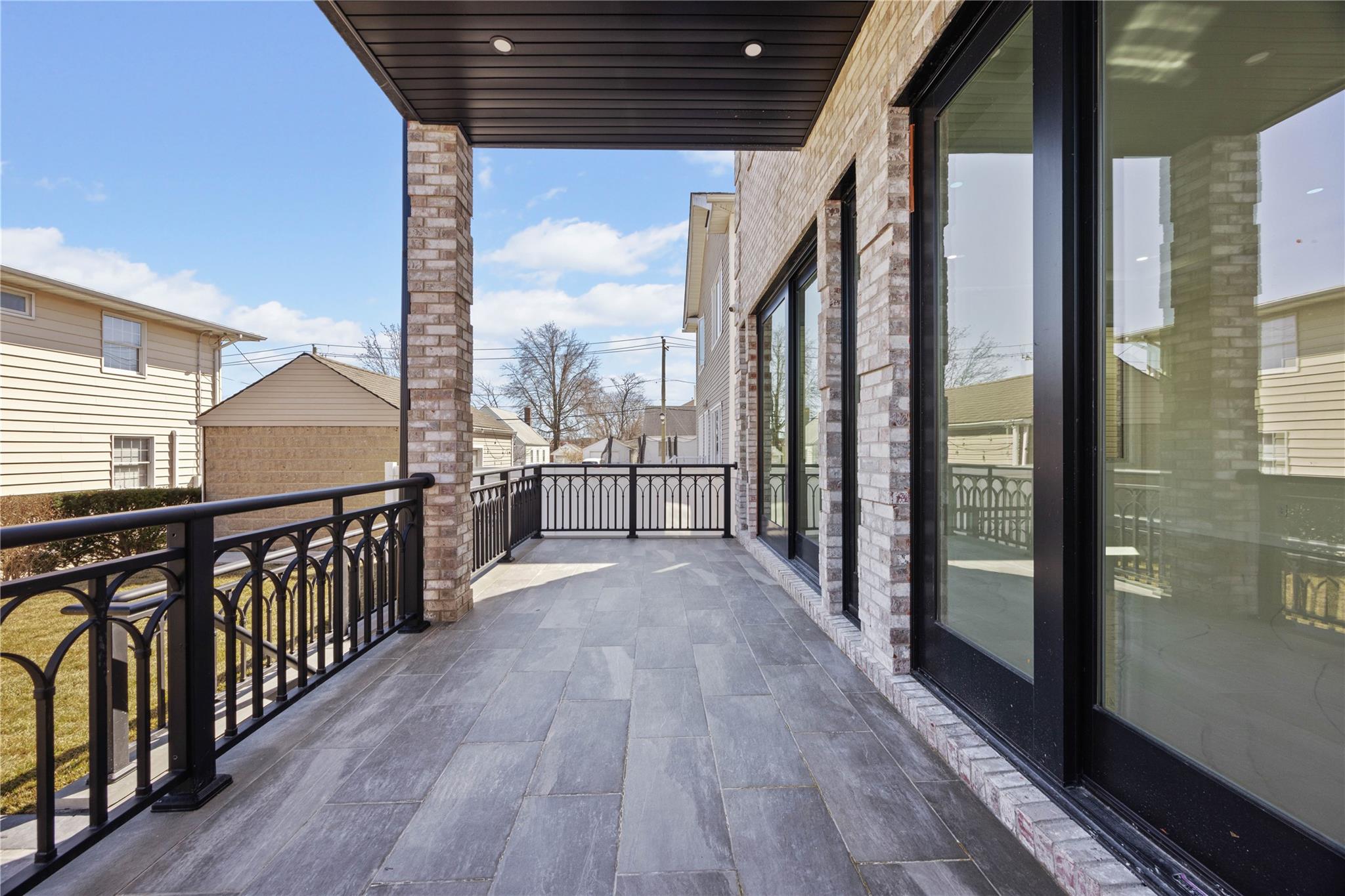 48 N Moore Street, New Hyde Park, New York image 25