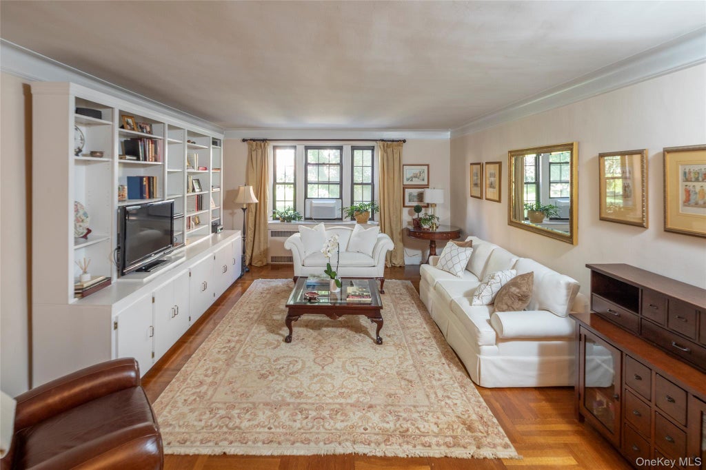 Photo of 35 Parkview Avenue #1D, Bronxville, NY 10708 (MLS # 1057513)