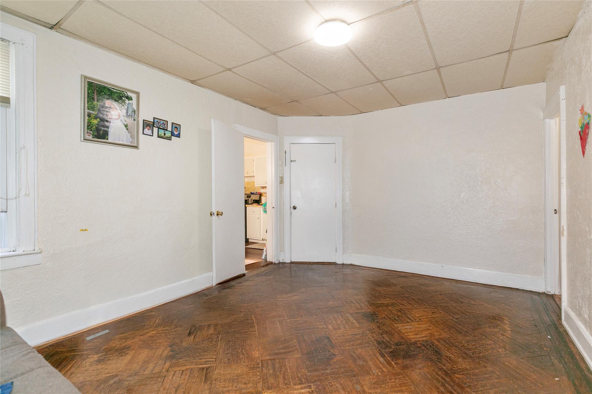 New York, New York 11416, United States, 5 Bedrooms Bedrooms, ,2 BathroomsBathrooms,Residential,Active,85177