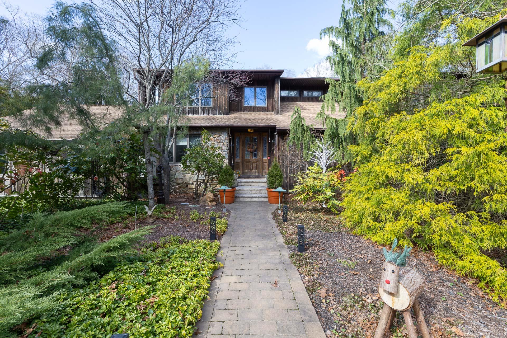 19 Stillwood Road, Brookhaven, New York image 1