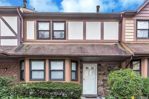 6 Cold Harbour Lane Woodbury NY 11797