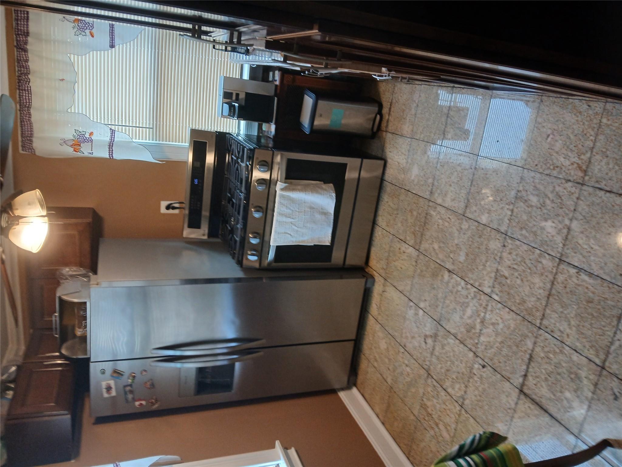 Rental Property at 131st Avenue Room 1, Laurelton, Queens, NY - Bedrooms: 3 
Bathrooms: 1 
Rooms: 5  - $1,200 MO.