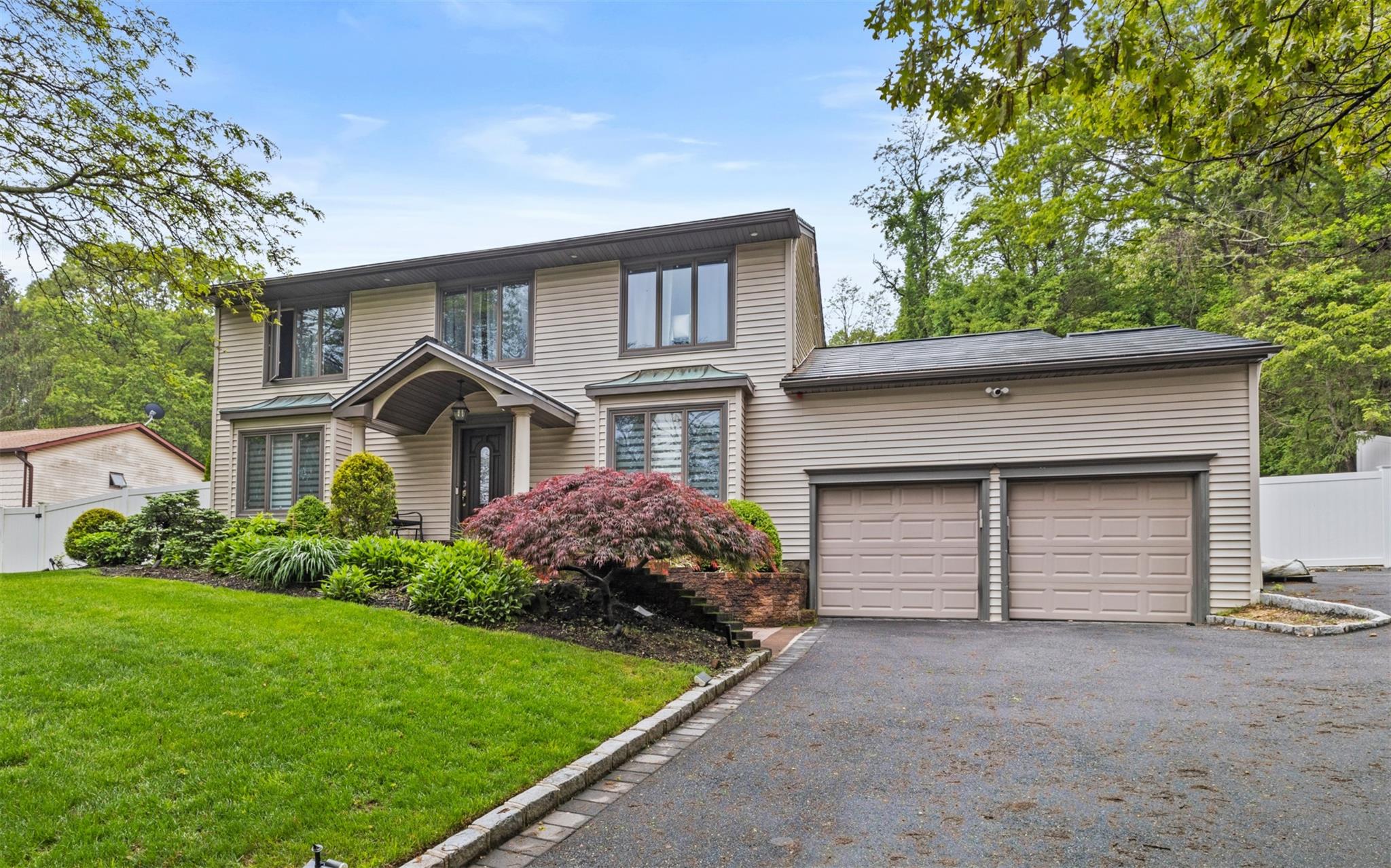94 Stonehurst Lane, Dix Hills, New York image 3