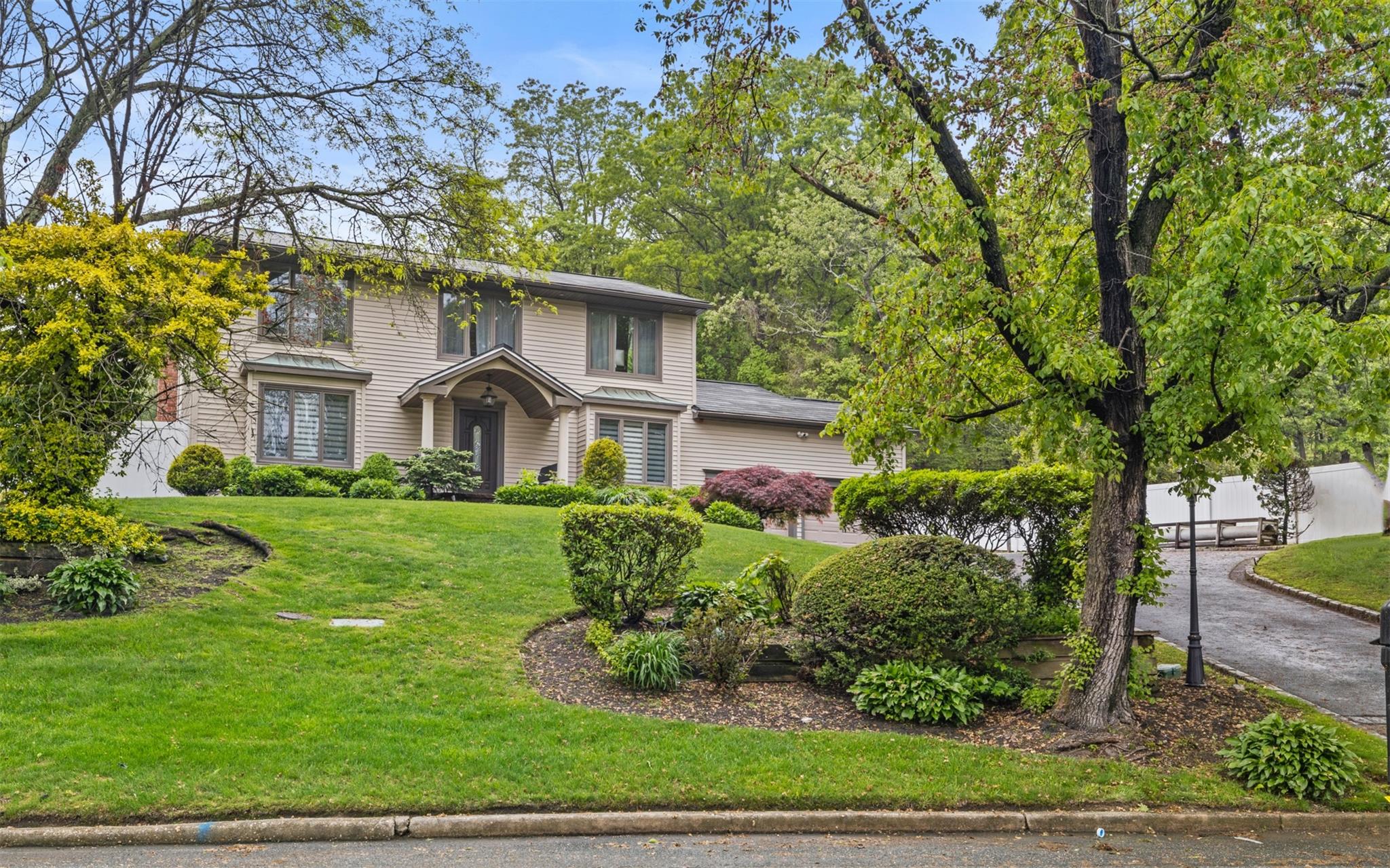 94 Stonehurst Lane, Dix Hills, New York image 4