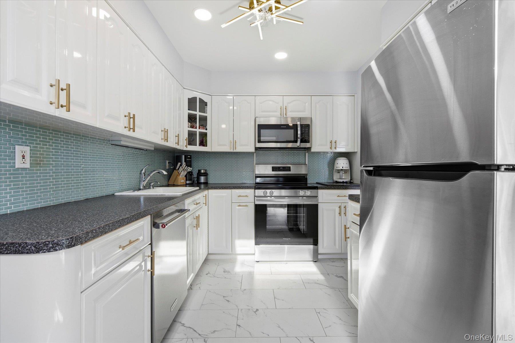 201 Poplar Court 201