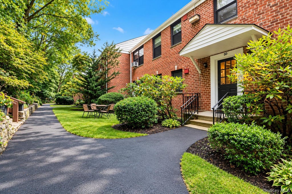 Photo of 50 Rockledge Road #1B, Hartsdale, NY 10530 (MLS # 1066884)