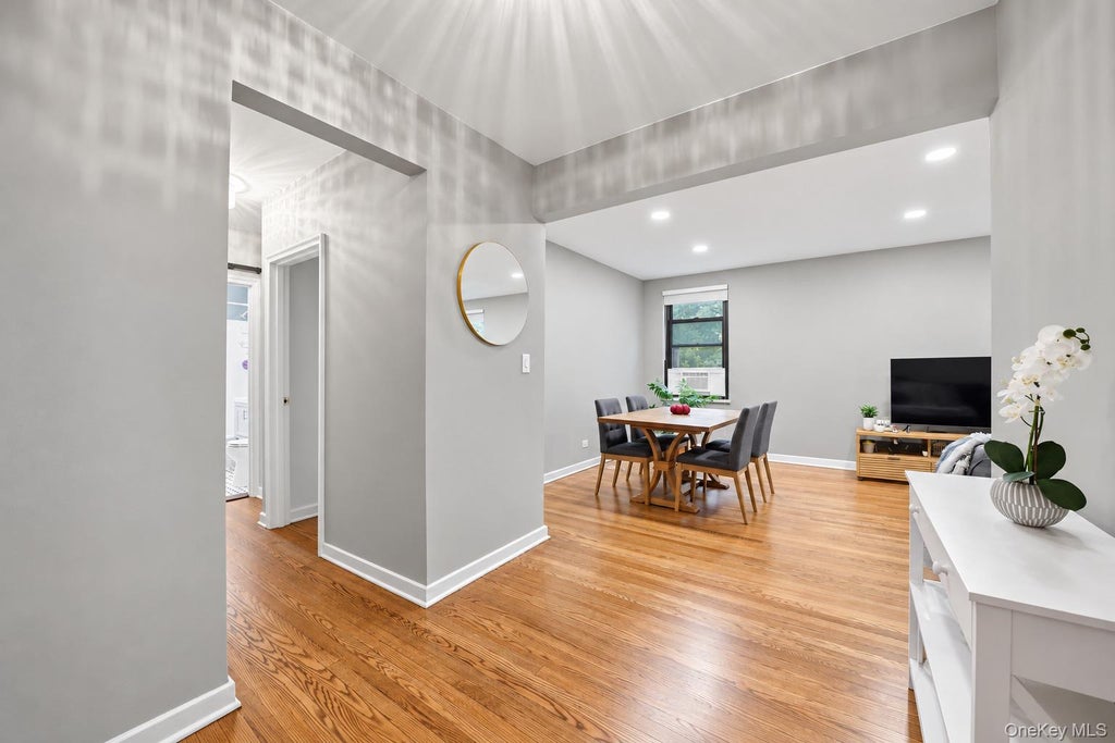 Photo of 50 Rockledge Road #1B, Hartsdale, NY 10530 (MLS # 1066884)